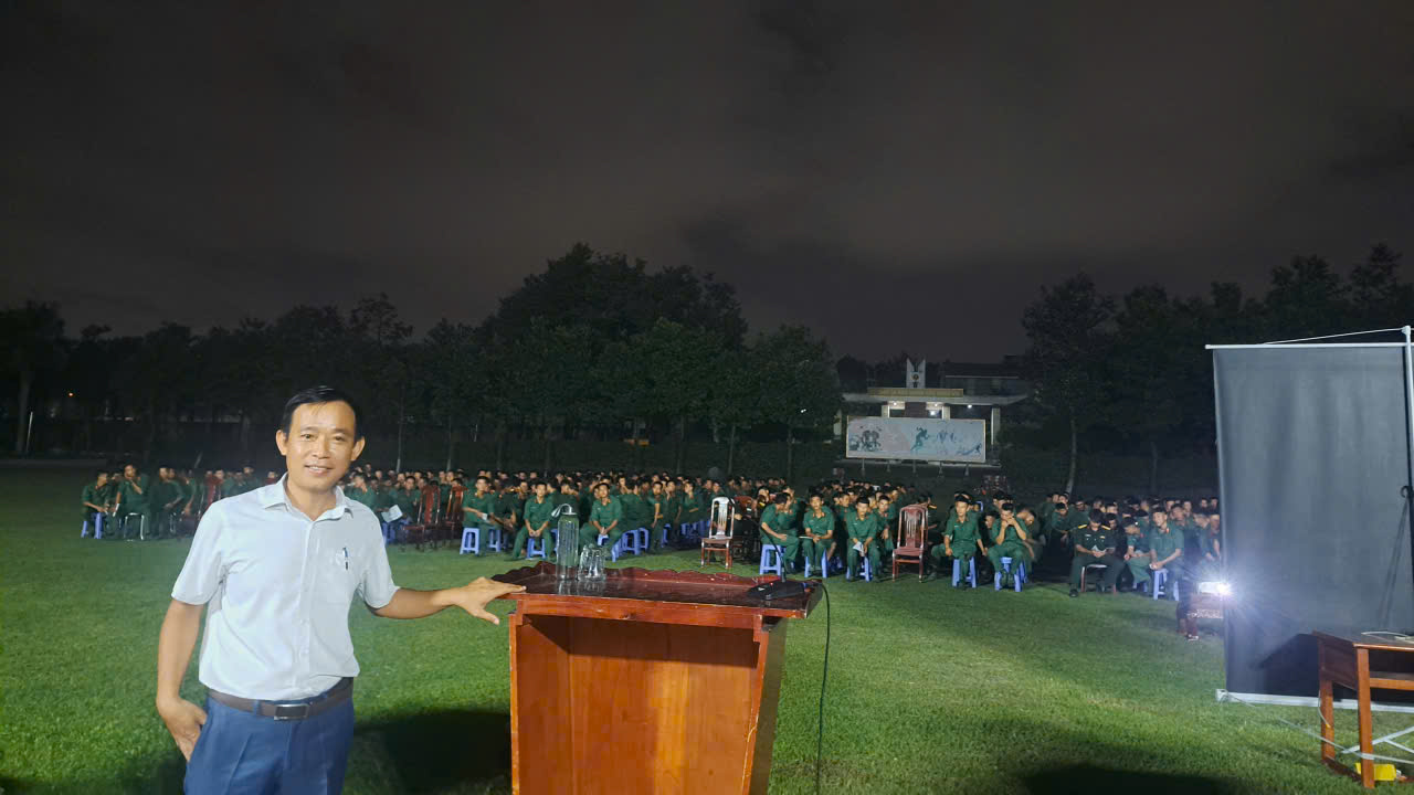 Hướng nghiệp cho bộ đội xuất ngũ tại Trung Đoàn 31 và Lữ Đoàn Tăng Hướng nghiệp cho bộ đội xuất ngũ tại Trung Đoàn 31 và Lữ Đoàn Tăng