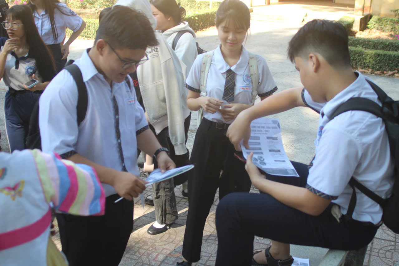 Hướng Nghiệp cho học sinh các trường PTTH trên địa bàn Trảng Bom