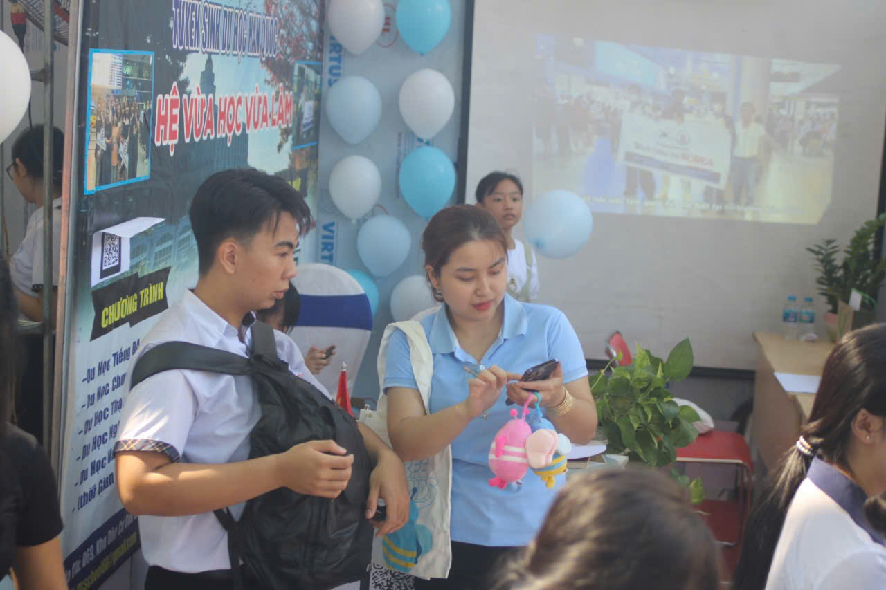 Hướng Nghiệp cho học sinh các trường PTTH trên địa bàn Trảng Bom