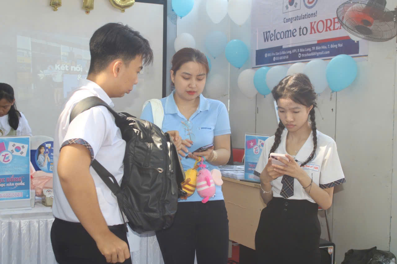 Hướng Nghiệp cho học sinh các trường PTTH trên địa bàn Trảng Bom