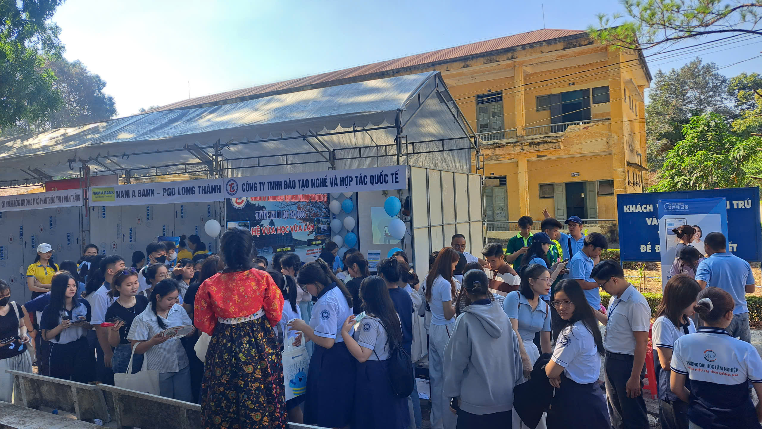 Hướng Nghiệp cho học sinh các trường PTTH trên địa bàn Trảng Bom