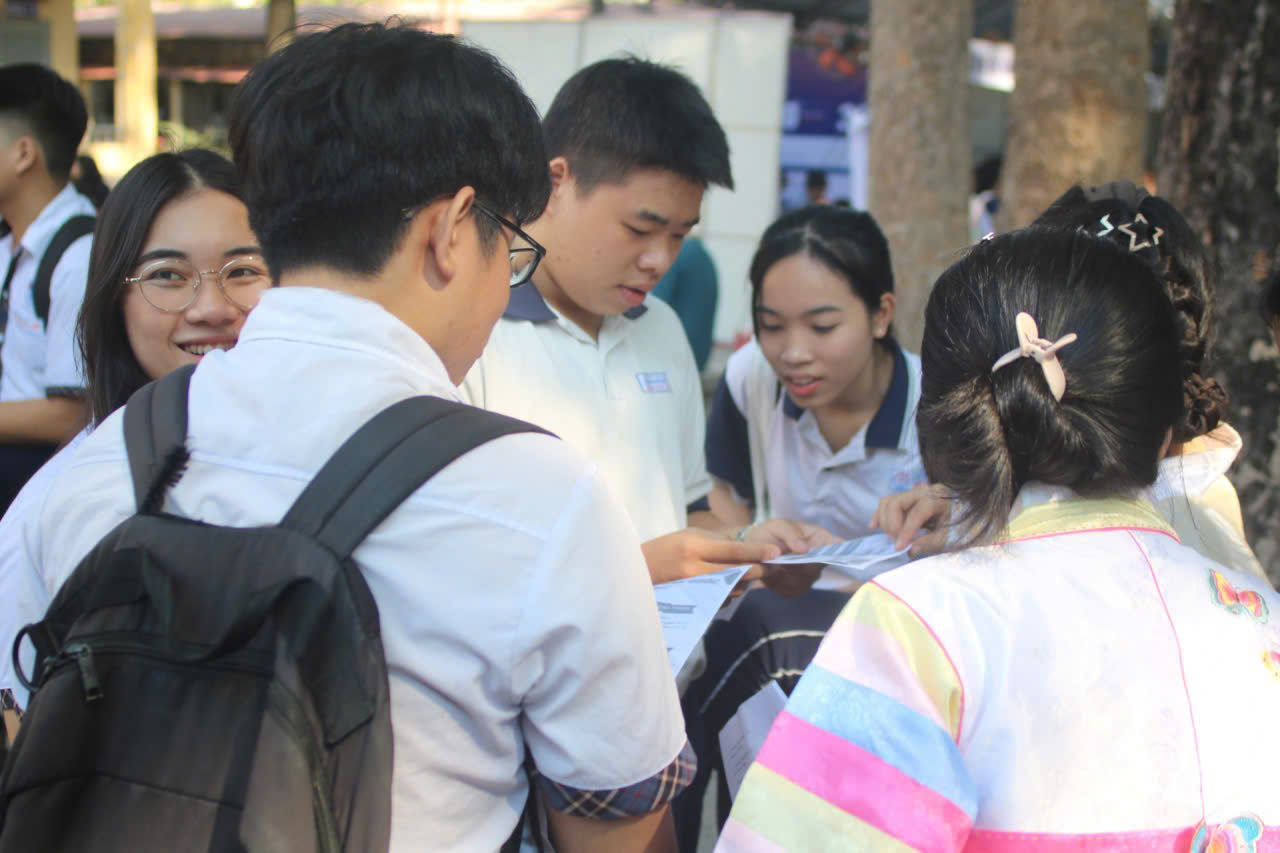 Hướng Nghiệp cho học sinh các trường PTTH trên địa bàn Trảng Bom