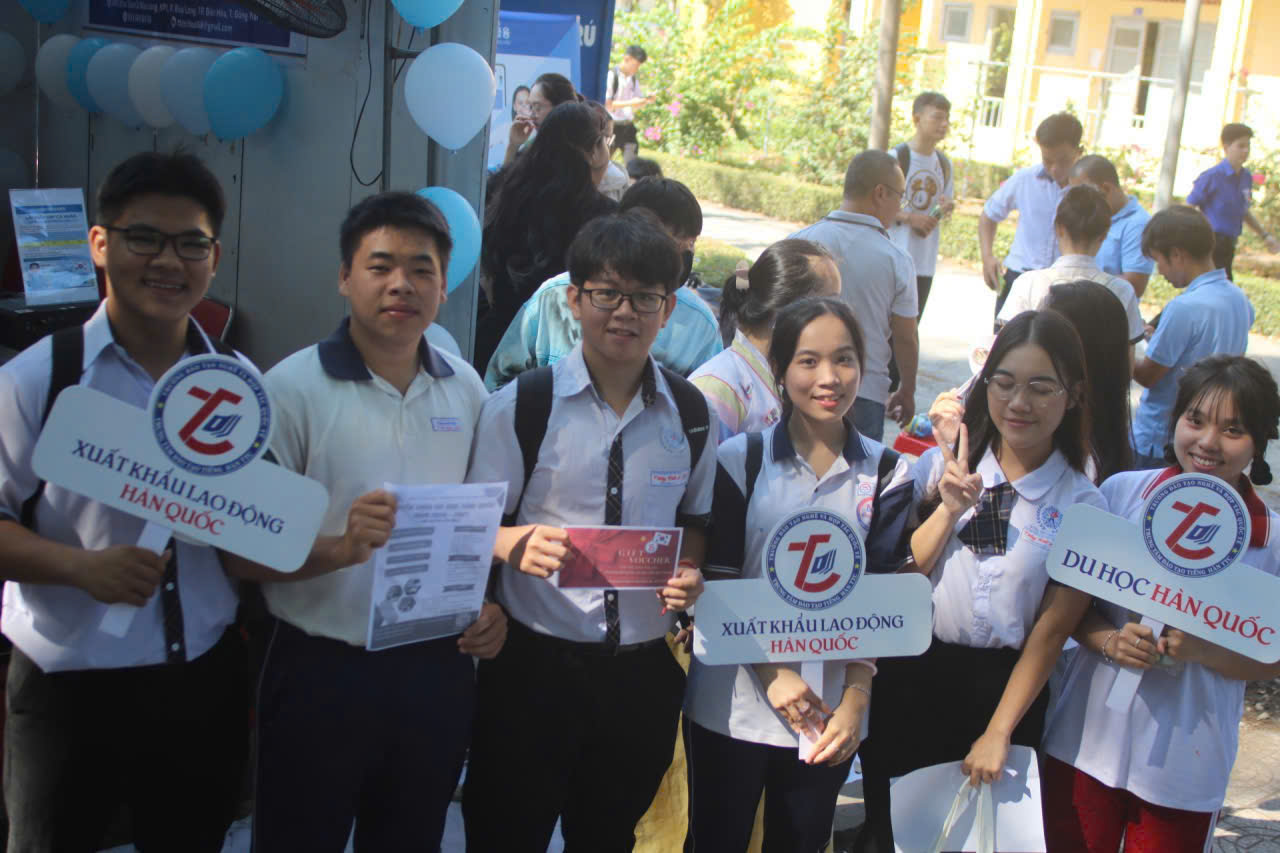 Hướng Nghiệp cho học sinh các trường PTTH trên địa bàn Trảng Bom