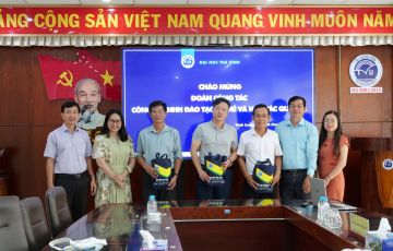 THĂM VÀ LÀM VIỆC TẠI ĐẠI HỌC TRÀ VINH